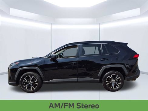 Used 2021 Toyota RAV4 LE FWD image 2