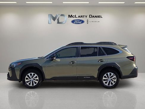 Used 2024 Subaru Outback Premium AWD/4WD image 3