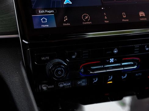 Used 2022 Jeep Grand Cherokee Limited image 32