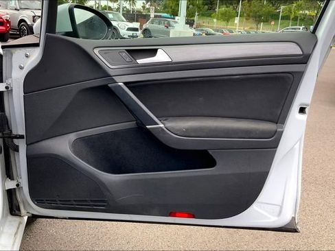 Used 2019 Volkswagen Golf SE FWD image 22