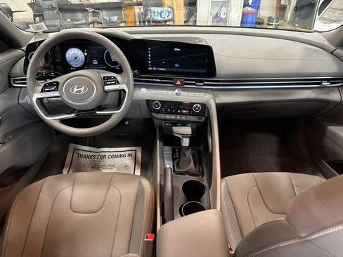 Used 2024 Hyundai Elantra SEL FWD image 15