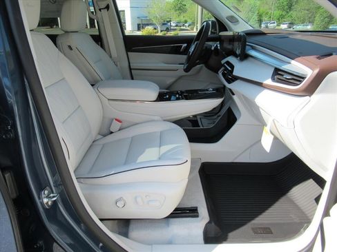 New 2026 Buick Enclave Avenir w/ Super Cruise Package FWD image 9