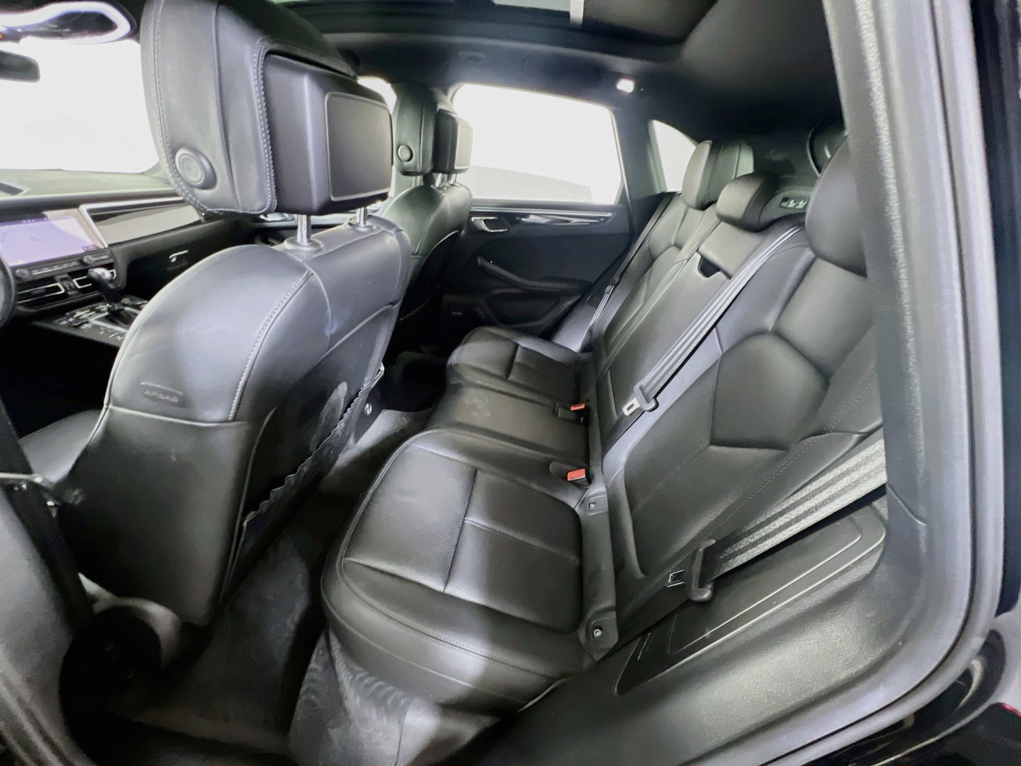 Used 2020 Porsche Macan AWD/4WD image 25