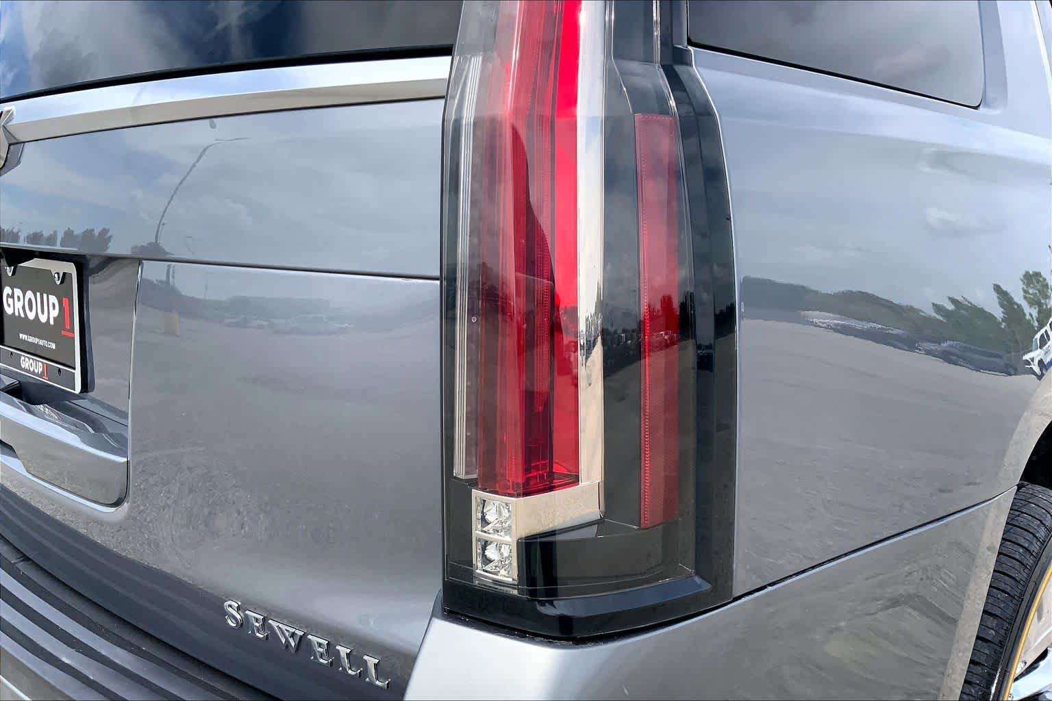 Used 2018 Cadillac Escalade Luxury w/ LPO, Radiant Package RWD image 30