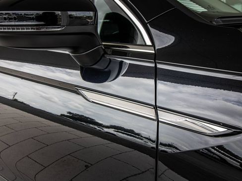 Certified 2024 Volkswagen Tiguan SE FWD image 4