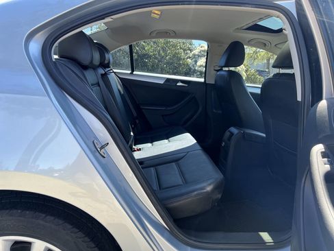 Used 2013 Volkswagen Jetta SE FWD image 22