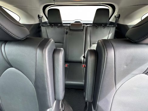 Used 2022 Toyota Highlander Limited image 16