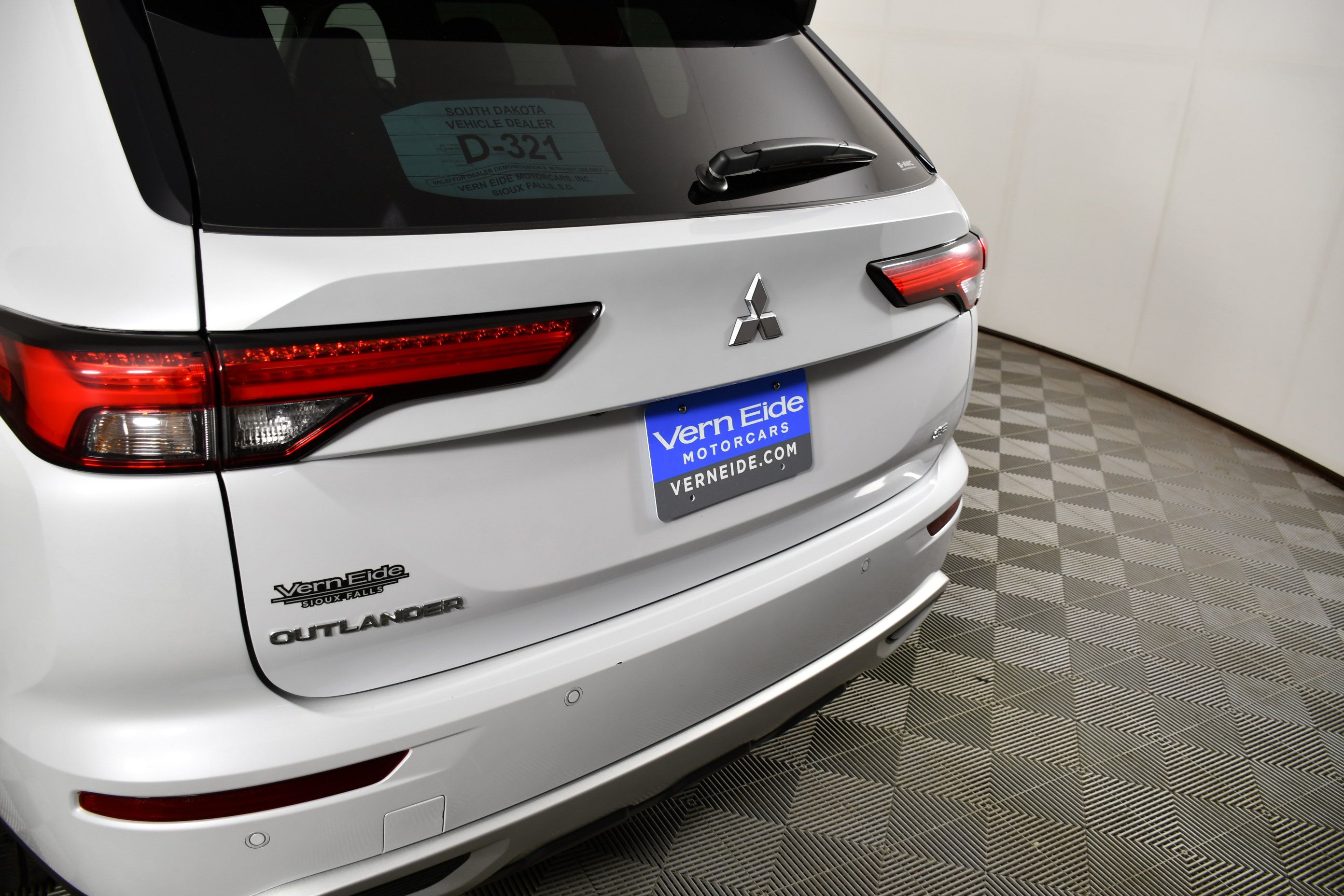 Used 2024 Mitsubishi Outlander SE AWD/4WD image 15