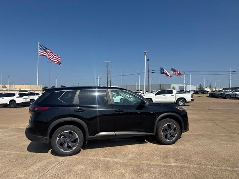Certified 2025 Nissan Rogue SV FWD image 26
