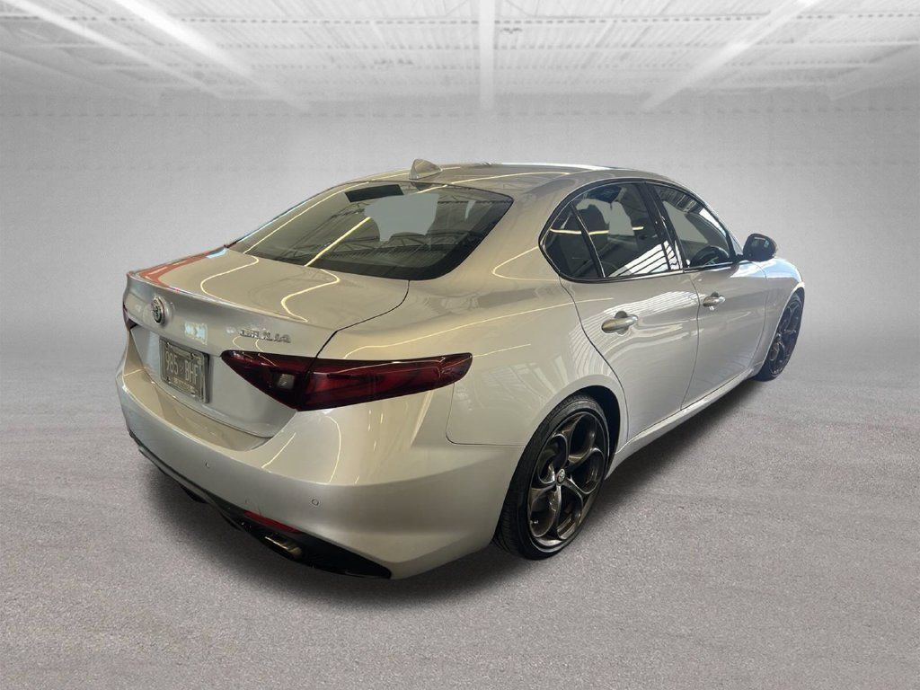 Used 2017 Alfa Romeo Giulia Ti w/ TI 19" Sport Package RWD image 9