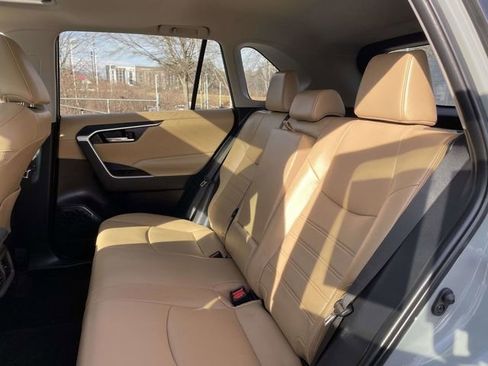 Used 2023 Toyota RAV4 XLE Premium image 17