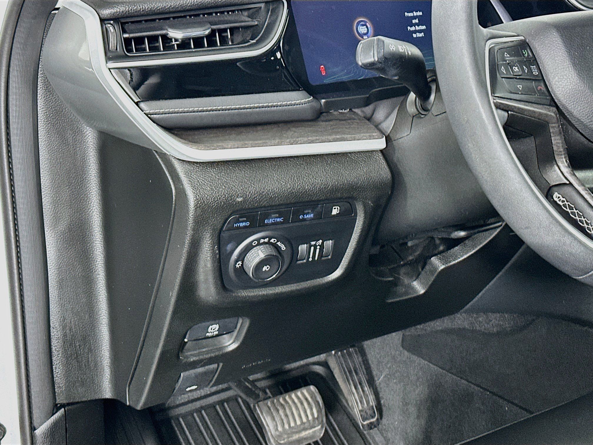 Used 2023 Jeep Grand Cherokee 4WD 4xe image 17
