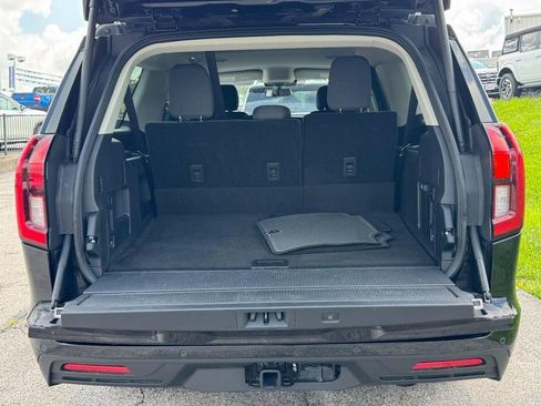 Used 2025 Ford Expedition Max Active AWD/4WD image 5
