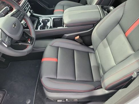 Certified 2026 Chevrolet Traverse RS FWD image 17