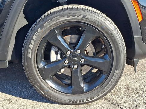 Used 2023 Jeep Grand Cherokee Altitude image 9