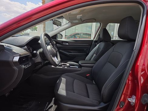 Used 2025 Nissan Altima 2.5 SV FWD image 9