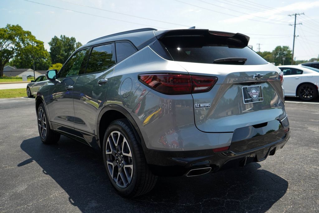 Used 2025 Chevrolet Blazer RS FWD image 3