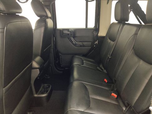 Used 2014 Jeep Wrangler Unlimited Sahara AWD/4WD image 18