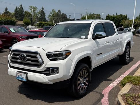 Used 2022 Toyota Tacoma Limited w/ Black Out Package (TMS) AWD/4WD image 4