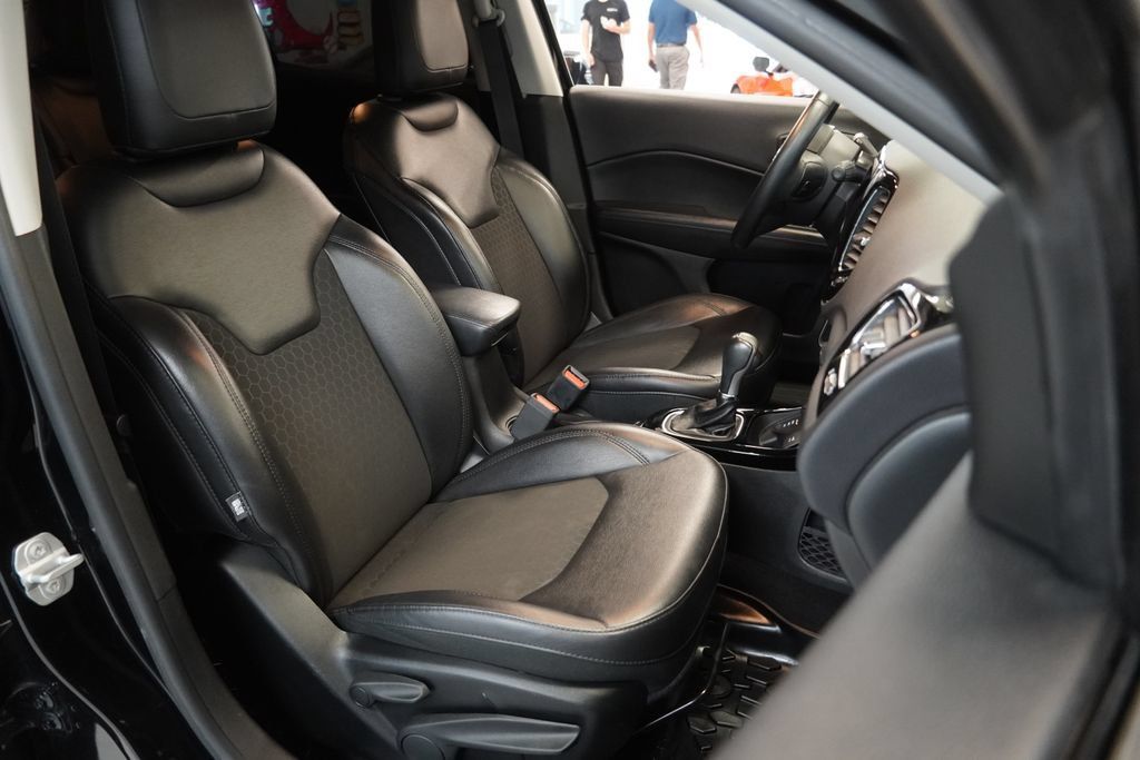 Used 2018 Jeep Compass Latitude w/ Popular Equipment Group AWD/4WD image 33