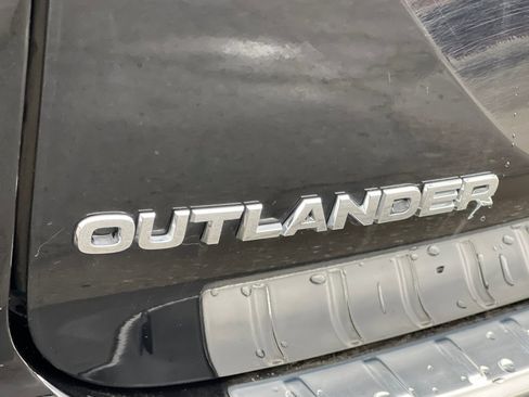 Used 2024 Mitsubishi Outlander SE image 28