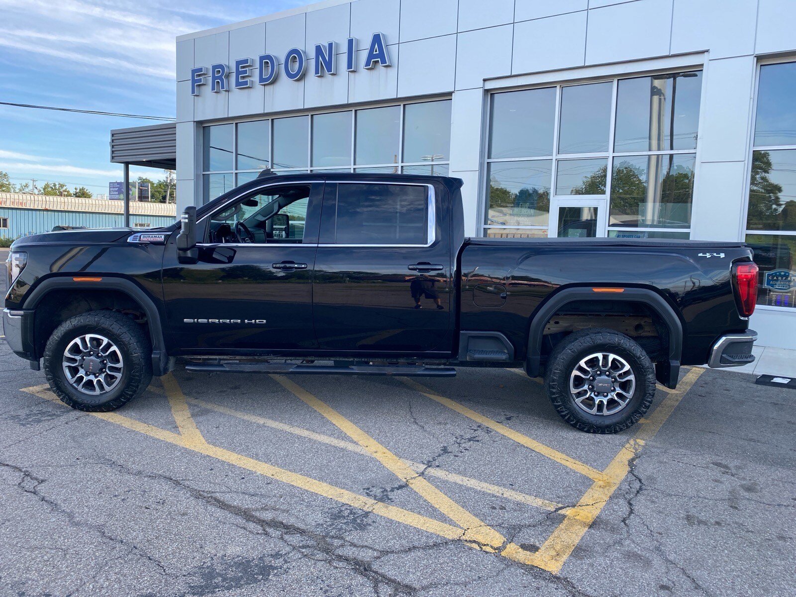 Used 2024 GMC Sierra 2500 SLE AWD/4WD image 3
