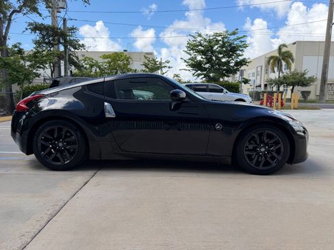 Used 2015 Nissan 370Z Coupe RWD image 5