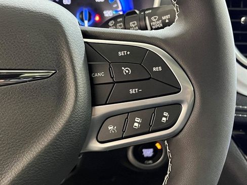 New 2026 Chrysler Pacifica Select image 17