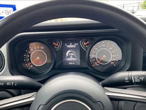 Used 2025 Jeep Gladiator Sport image 27