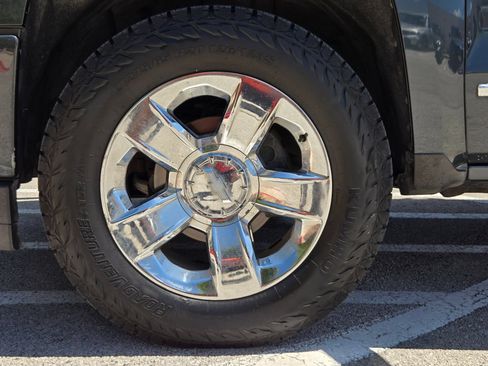 Used 2018 Chevrolet Silverado 1500 LTZ Z71 w/ LTZ Plus Package AWD/4WD image 31