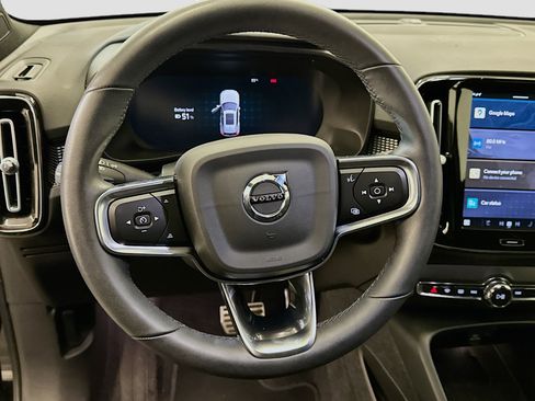 Used 2022 Volvo XC40 P8 Recharge Plus image 18