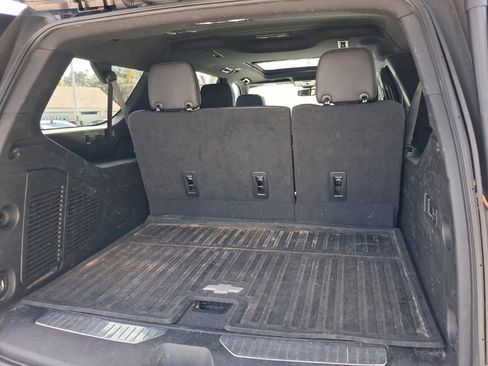 Used 2023 Chevrolet Suburban Z71 w/ Luxury Package image 12