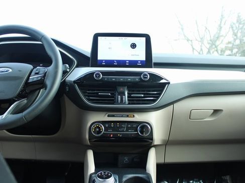 Used 2022 Ford Escape SE w/ Cold Weather Package image 17