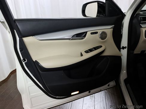 Used 2019 INFINITI QX50 Essential w/ Premium Heat Package image 23