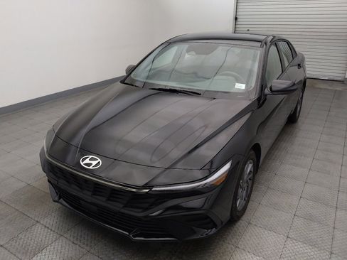 Used 2025 Hyundai Elantra Hybrid FWD image 15