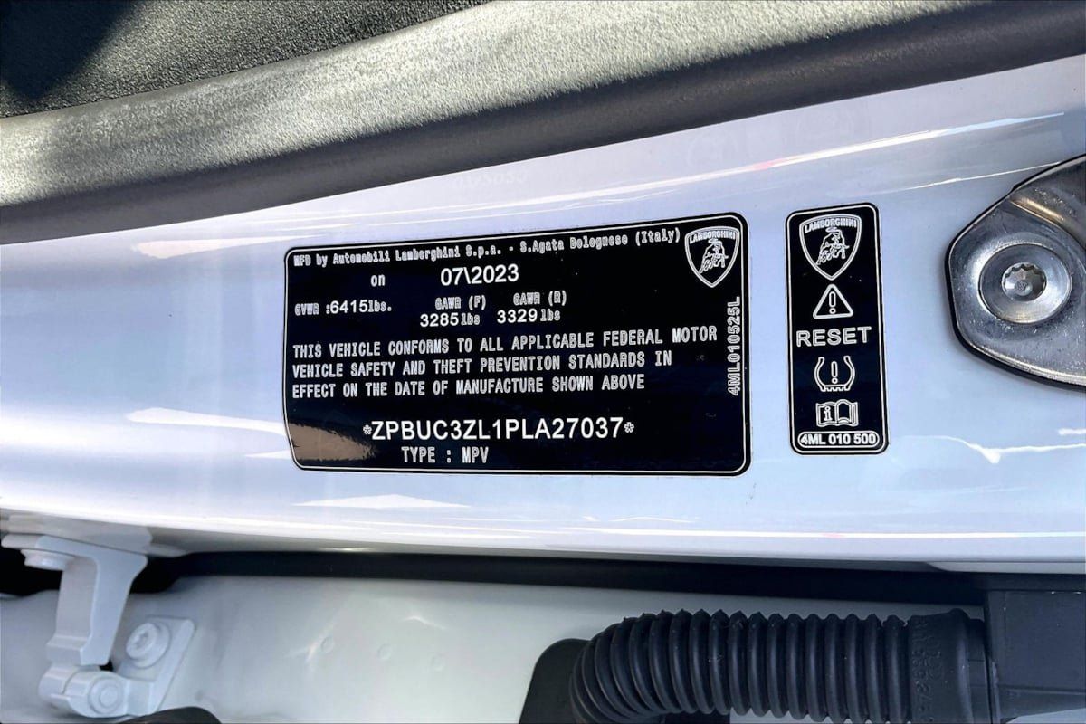 Used 2023 Lamborghini Urus Performante AWD/4WD image 32