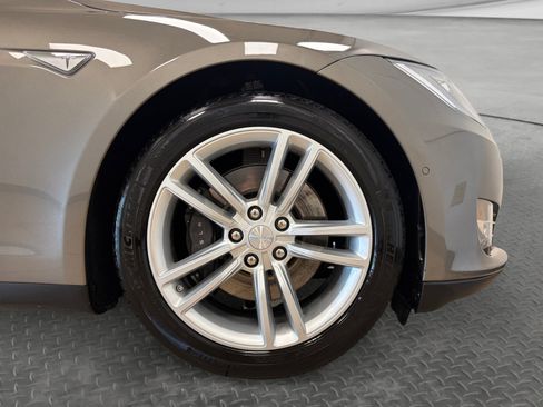 Used 2015 Tesla Model S 85 RWD image 17
