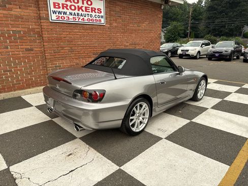 Used 2004 Honda S2000 image 3