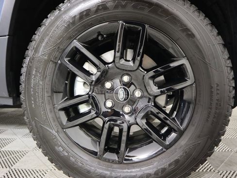 Used 2025 Land Rover Defender 110 S image 32