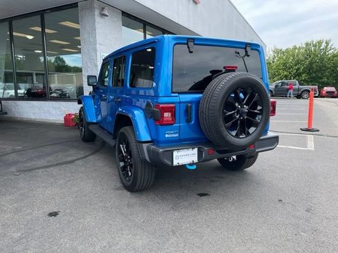 Used 2023 Jeep Wrangler Unlimited Sahara w/ Cold Weather Group AWD/4WD image 7