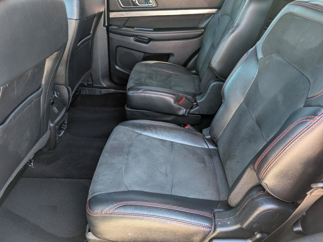 Used 2019 Ford Explorer XLT w/ Equipment Group 202A FWD image 9