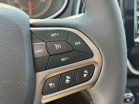 Used 2021 Jeep Cherokee Limited w/ Elite Package AWD/4WD image 23