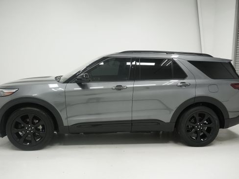 Used 2022 Ford Explorer ST-Line w/ Class IV Trailer Tow Package RWD image 7