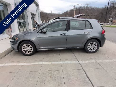 Used 2019 Volkswagen Golf S image 2
