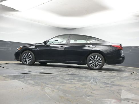 Used 2025 Nissan Altima 2.5 SV image 12