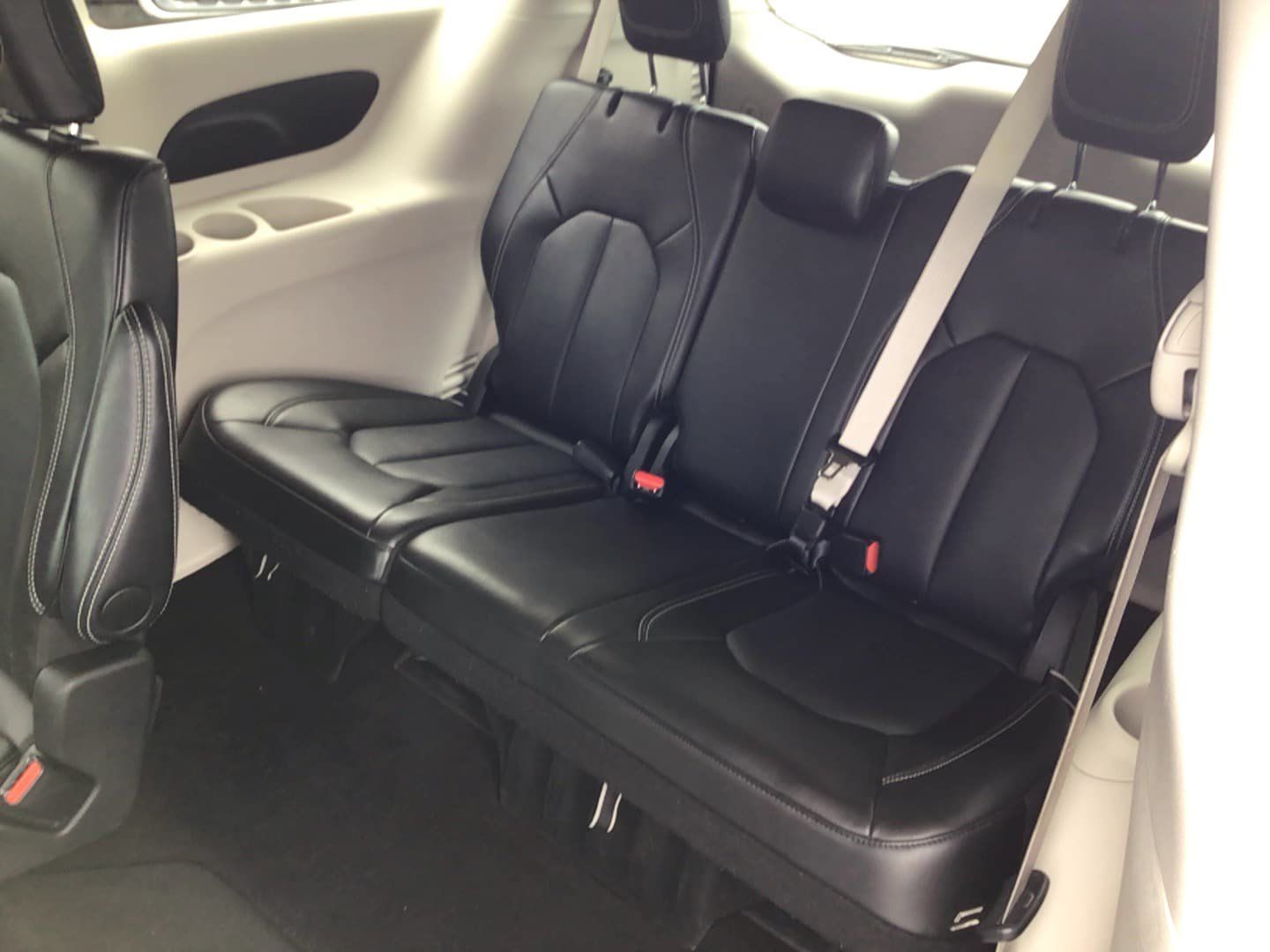 Certified 2024 Chrysler Pacifica Touring-L FWD image 6