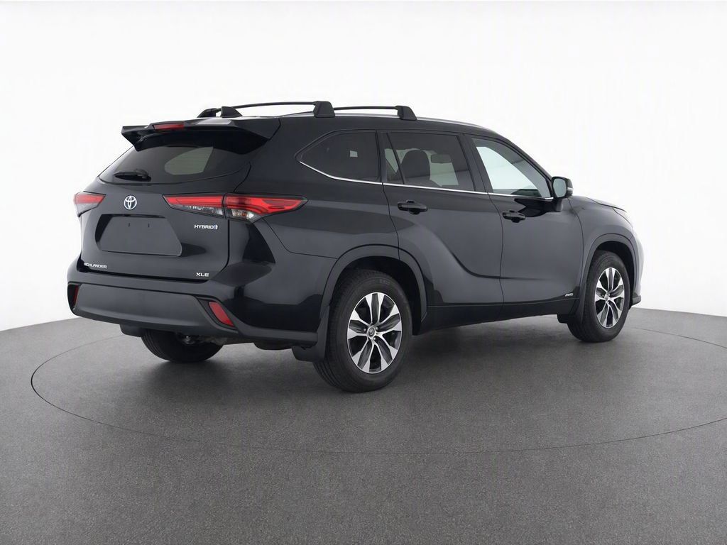 Used 2023 Toyota Highlander XLE AWD/4WD image 5