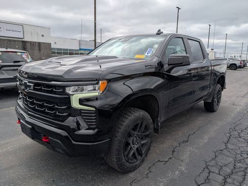 Used 2023 Chevrolet Silverado 1500 LT Trail Boss w/ LPO, Dark Essentials Package image 5