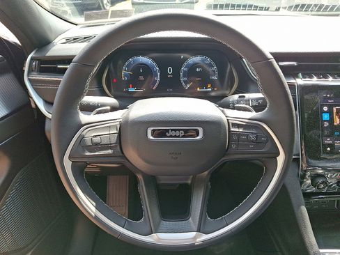 New 2025 Jeep Grand Cherokee Altitude image 13