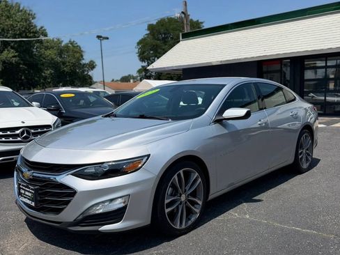 Used 2022 Chevrolet Malibu LT FWD image 2